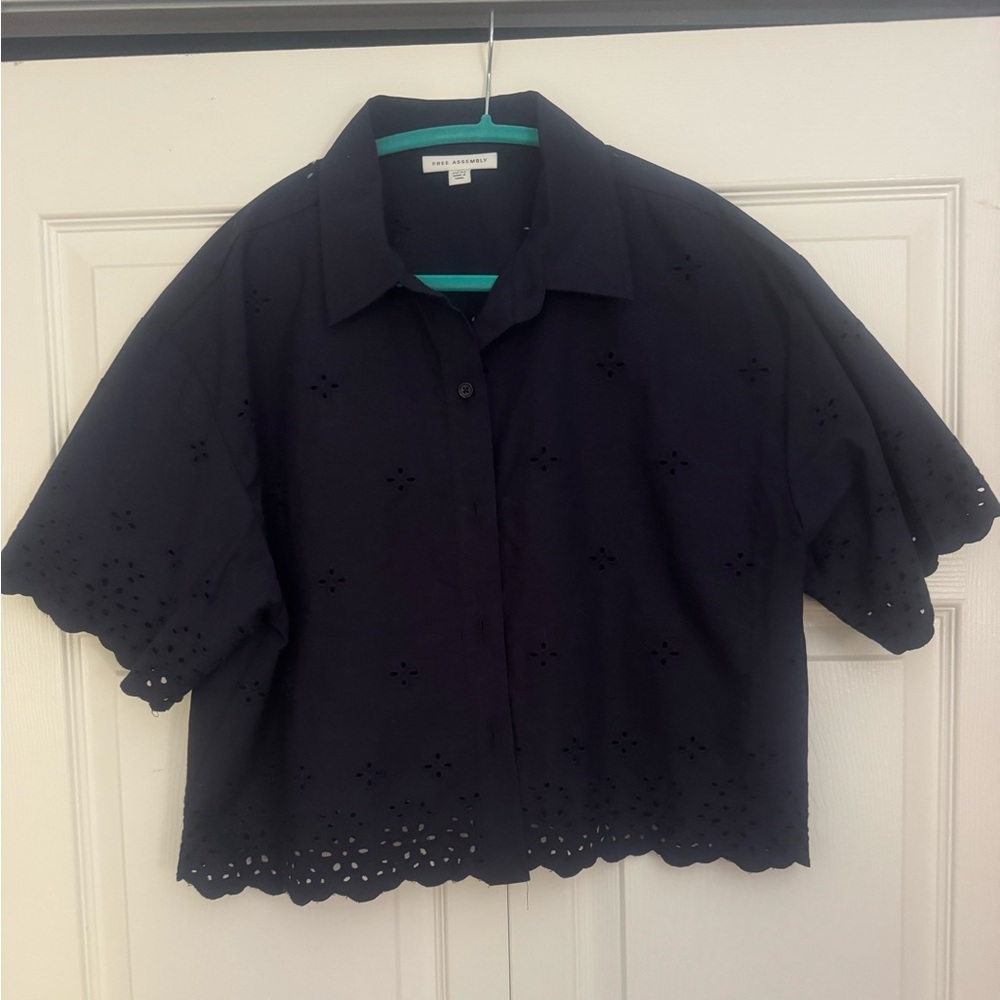 Cropped navy eyelet blouse NWOT